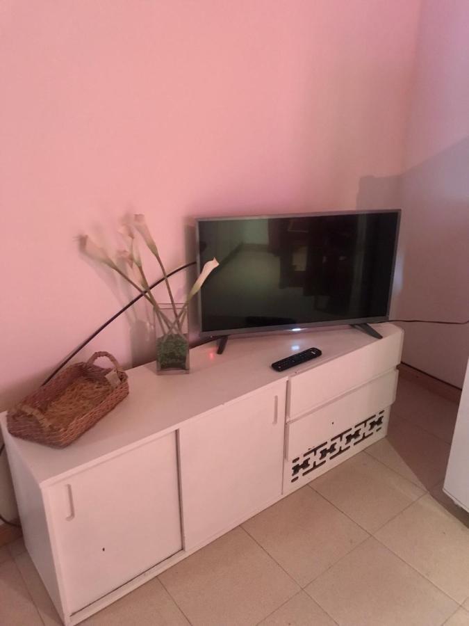 Pequena Casa De Troncos, Detras De Casa Principal No Trabajo Con Tarjeta De Credito Пуерто Мадрин Екстериор снимка